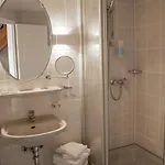 & Restaurant Am Alten Rhin 诺伊鲁平