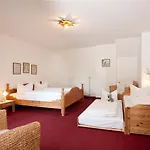 & Restaurant Am Alten Rhin 诺伊鲁平