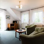 & Restaurant Am Alten Rhin 3* 诺伊鲁平