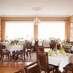 & Restaurant Am Alten Rhin 诺伊鲁平