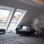 & Restaurant Am Alten Rhin 诺伊鲁平