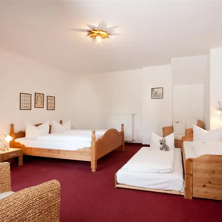 & Restaurant Am Alten Rhin 네우루핀