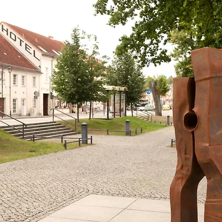 & Restaurant Am Alten Rhin 3* 네우루핀