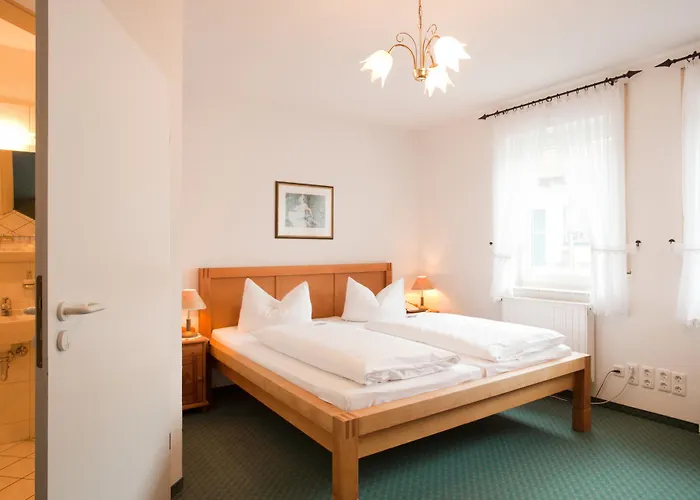 & Restaurant Am Alten Rhin 3* 诺伊鲁平