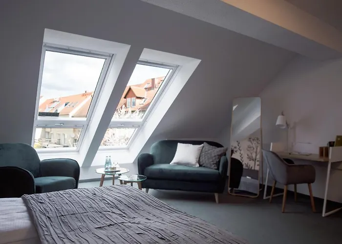 & Restaurant Am Alten Rhin 诺伊鲁平